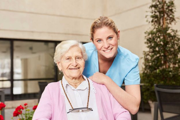Pérdida de autonomía en los mayores: servicio de ayudas a domicilio